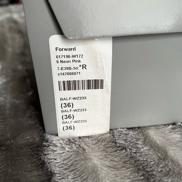 •SOLD• Balenciaga Speed 2 Low Top Sneakers in Neon Pink - Picture 11 of 12